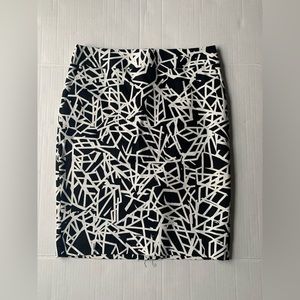 CALVIN KLEIN Black and White Patterned Pencil Skirt Size 2 NWOT
